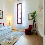 Dom wakacyjny Cosy Traditional Old Stone Townhouse In Bastide Carcassonne