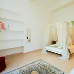 Dom wakacyjny Cosy Traditional Old Stone Townhouse In Bastide Carcassonne