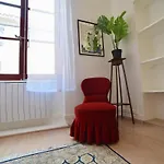 Dom wakacyjny Cosy Traditional Old Stone Townhouse In Bastide Carcassonne