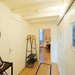 Dom wakacyjny Cosy Traditional Old Stone Townhouse In Bastide