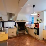 Dom wakacyjny Cosy Traditional Old Stone Townhouse In Bastide *