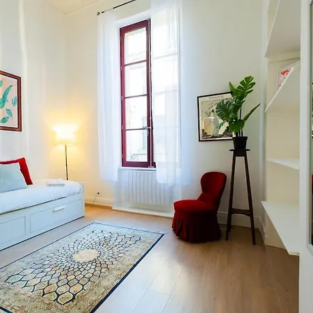 別荘 Cosy Traditional Old Stone Townhouse In Bastide カルカソンヌ