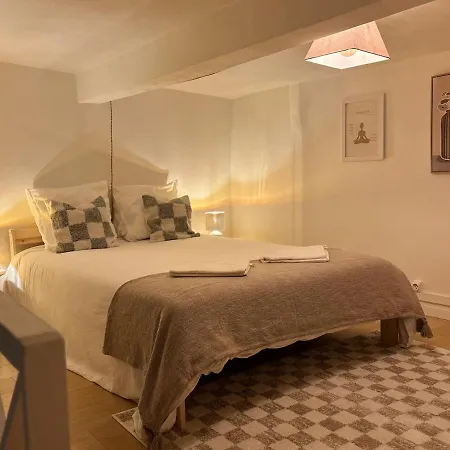 Cosy Traditional Old Stone Townhouse In Bastide Carcassonne