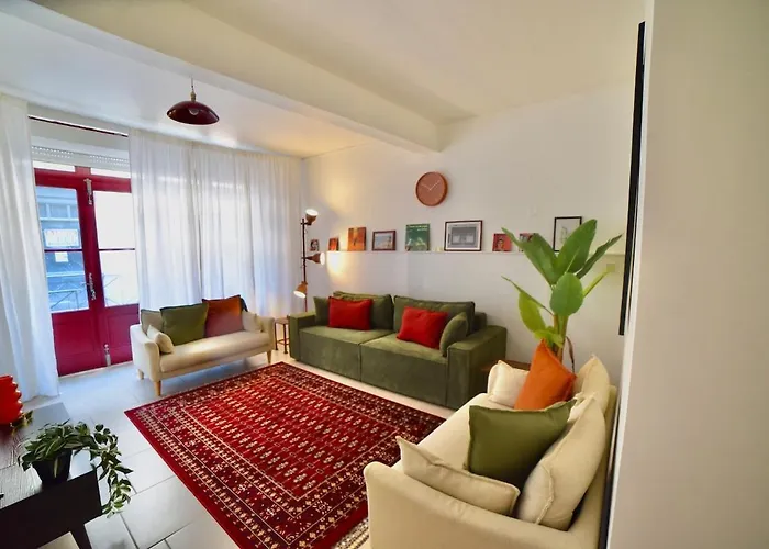 Dom wakacyjny Cosy Traditional Old Stone Townhouse In Bastide Carcassonne