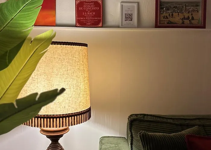 Dom wakacyjny Cosy Traditional Old Stone Townhouse In Bastide