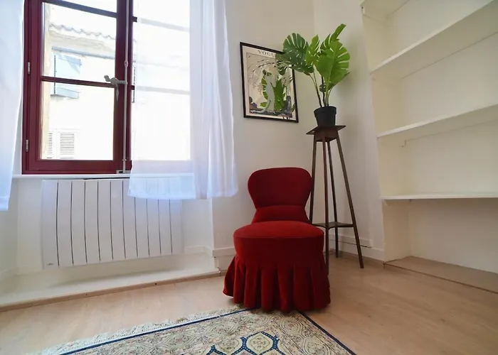 Dom wakacyjny Cosy Traditional Old Stone Townhouse In Bastide Carcassonne