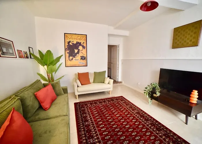 Dom wakacyjny Cosy Traditional Old Stone Townhouse In Bastide Carcassonne