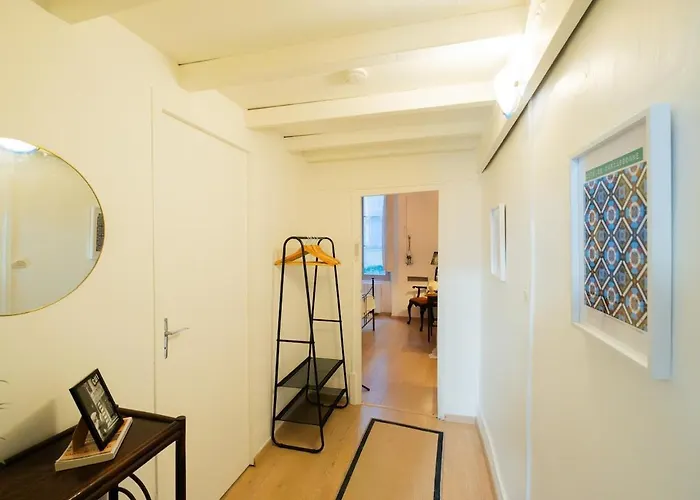 Dom wakacyjny Cosy Traditional Old Stone Townhouse In Bastide