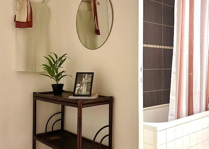 Dom wakacyjny Cosy Traditional Old Stone Townhouse In Bastide