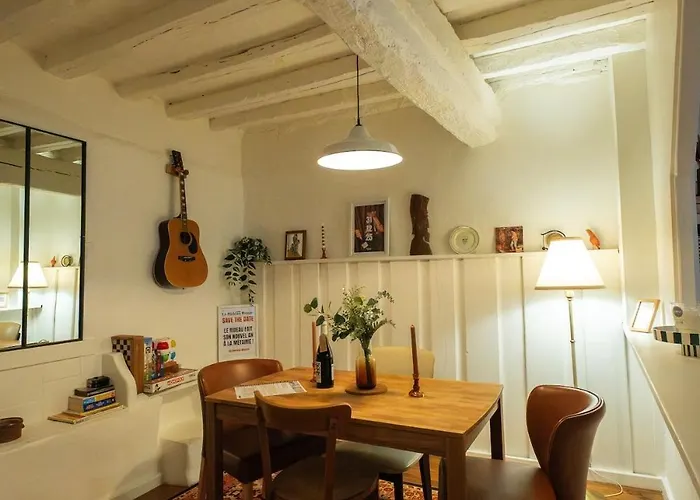 Dom wakacyjny Cosy Traditional Old Stone Townhouse In Bastide Carcassonne