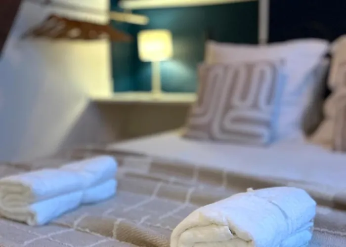 Dom wakacyjny Cosy Traditional Old Stone Townhouse In Bastide Carcassonne