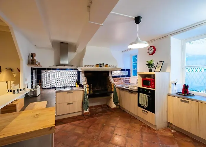 Dom wakacyjny Cosy Traditional Old Stone Townhouse In Bastide *